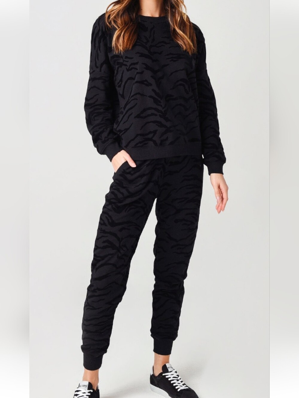 Z Supply Black Cozy  Sweatshirt And Joggers
